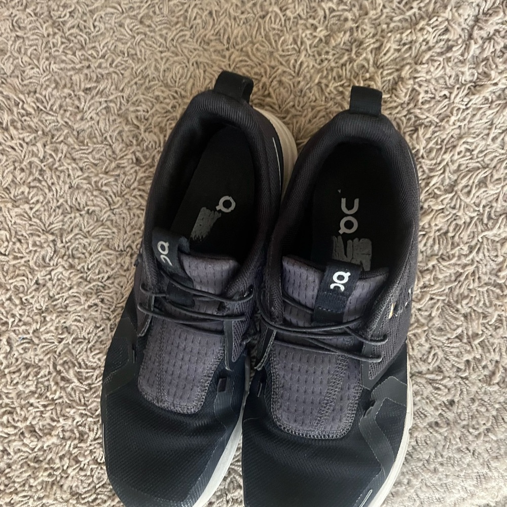 Black OnCloud sneakers